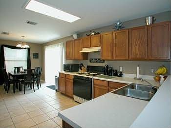 4th image of 313 Stanford Dr