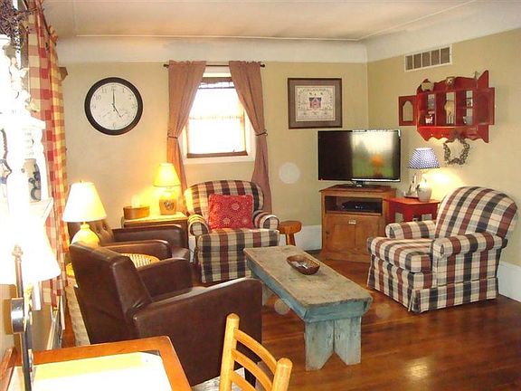 4th image of 497 Magie Ave