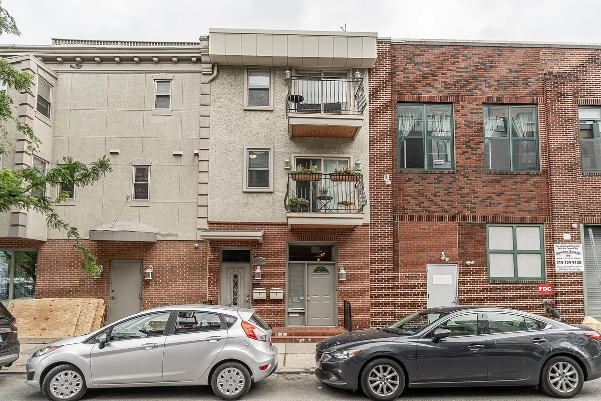 Property Photo - 231 W Girard Ave #2