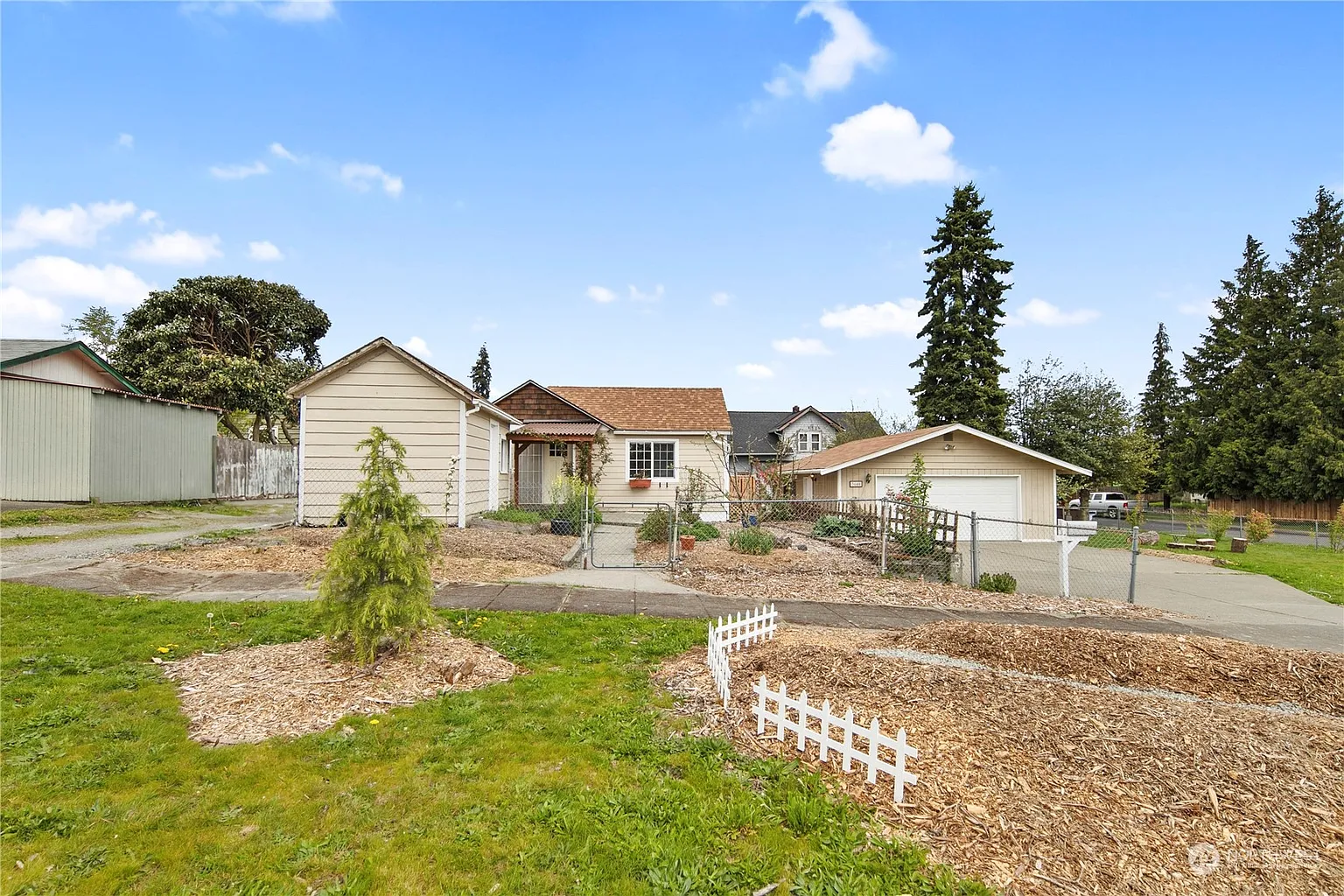 3640 E K Street photo 1