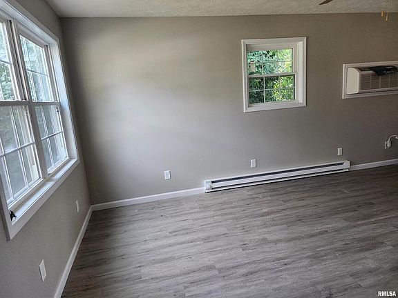 5th image of 121 W Sloan St