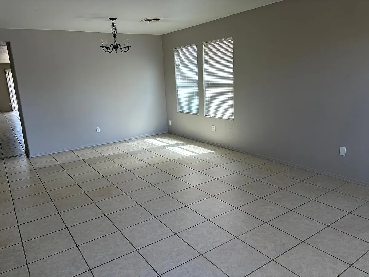 Building Photo - 847 E Desert Rose Trl