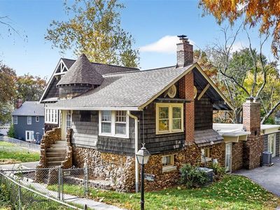 8673 General Grant Ln, Saint Louis, MO, 63123