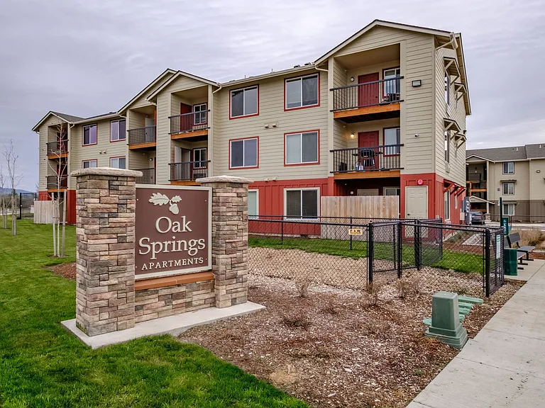 Oak Springs Apartments — Photo 97
