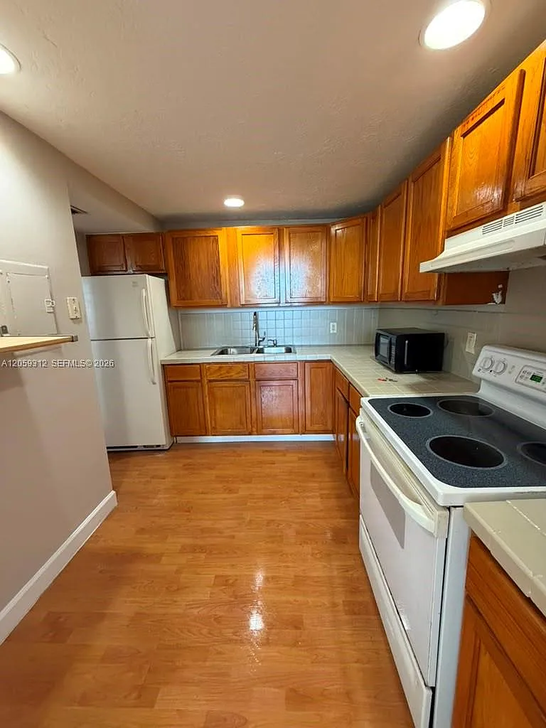 Crestview Towers Condo — Photo 2