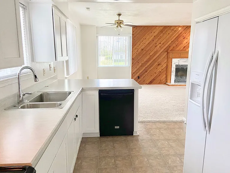 2300 Paragon Ct — Photo 7