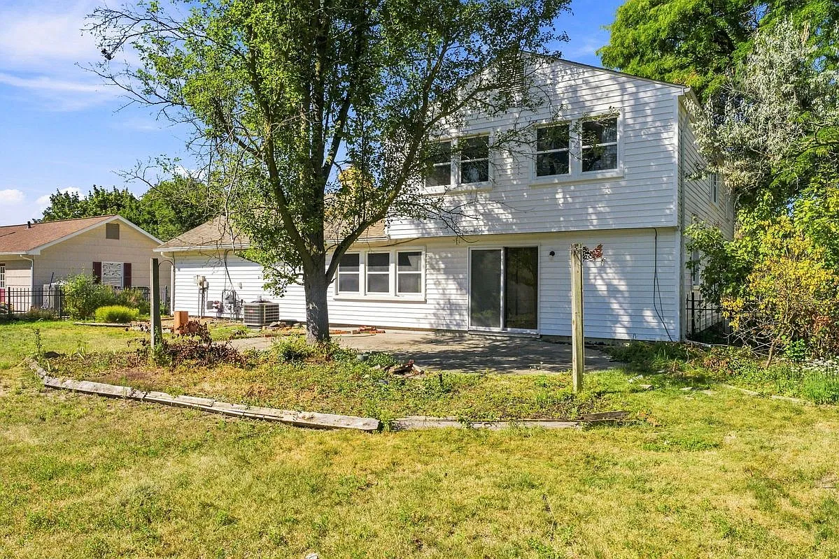 4 bed, 3.0 bath, 2161 sqft, $2,500 — Photo 4