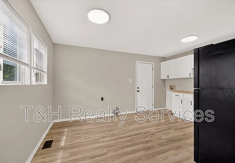 2714 Dawson St — Photo 8