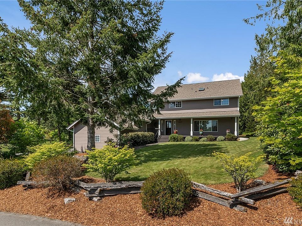 This custom built Edgewood residence has an attractive, timeless, and classic facade.
