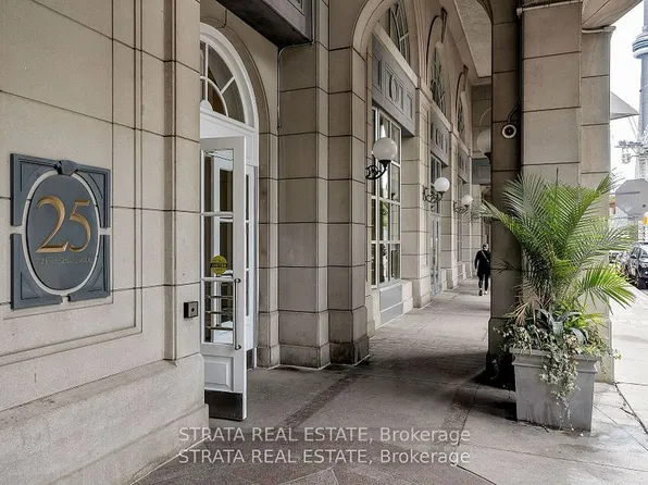 25 The Esplanade #1701, Toronto, ON M5E 1W5