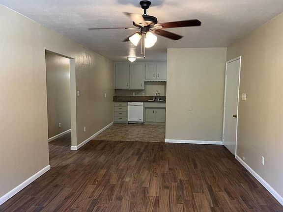 2nd image of 3081 Garden Cir