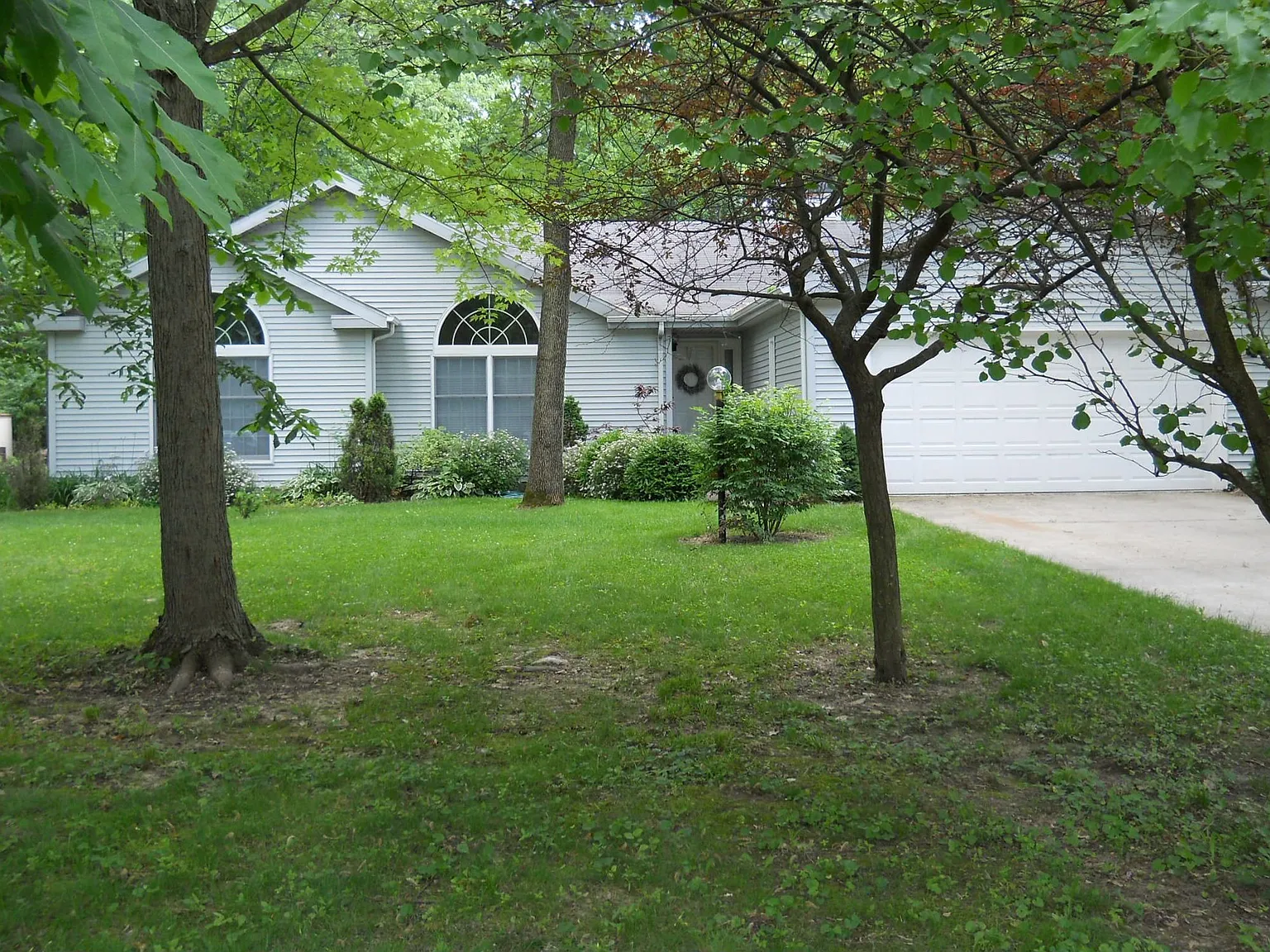1615 Lake Shore Dr photo 1