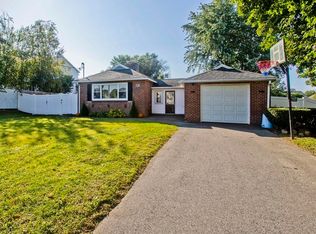 123 McKinstry Ave, Chicopee, MA 01013