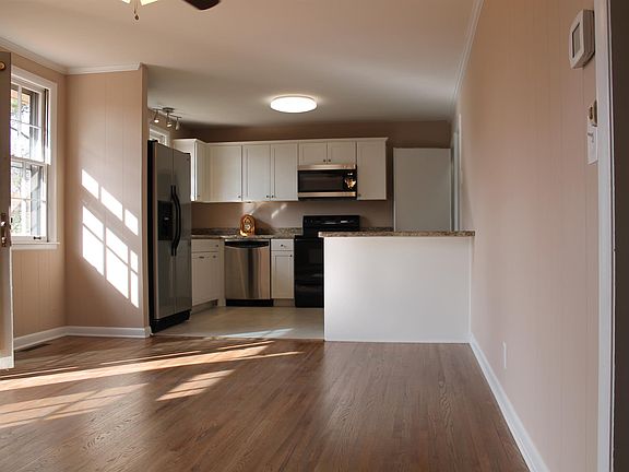 5th image of 1009 Harold Dr