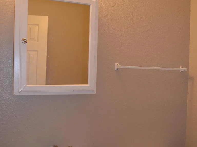 1/2 Bath