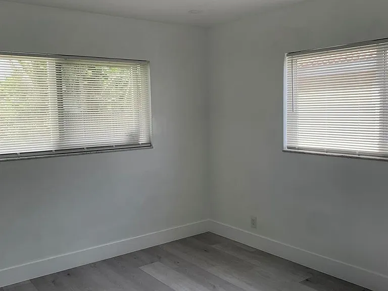 4005 NW 76th Ave — Photo 24