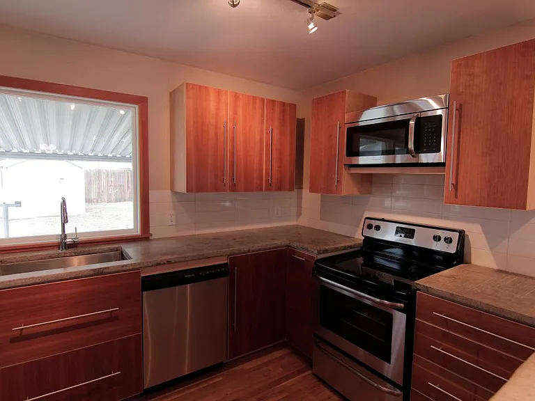 3891 Shaw Blvd — Photo 7