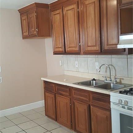 4th image of 1126 Mendoza St