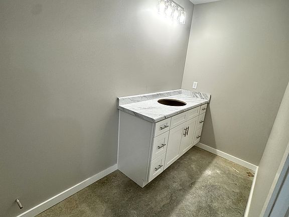 5th image of 209 Mead St