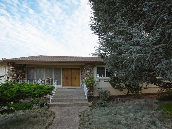 2nd image of 2525 Nanette Dr