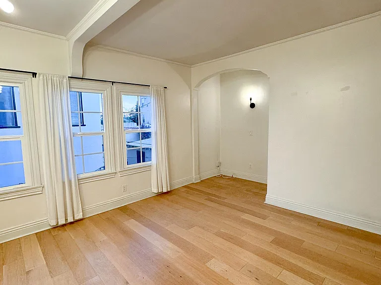 Livingroom with enclave, perfect spot for a desk if you work from home.