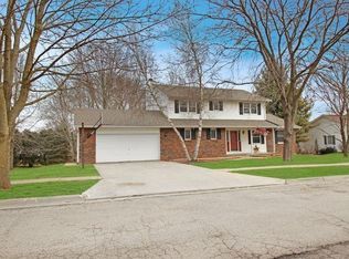 2210 Countryside Ln, Freeport, IL 61032