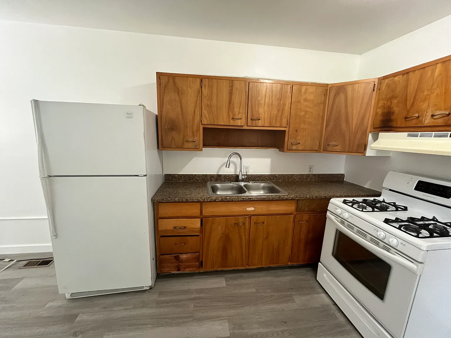 2 bed, 900 sqft, $1,100 — Photo 2
