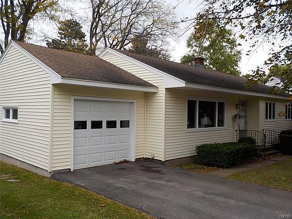 2nd image of 8 Edgewood Dr