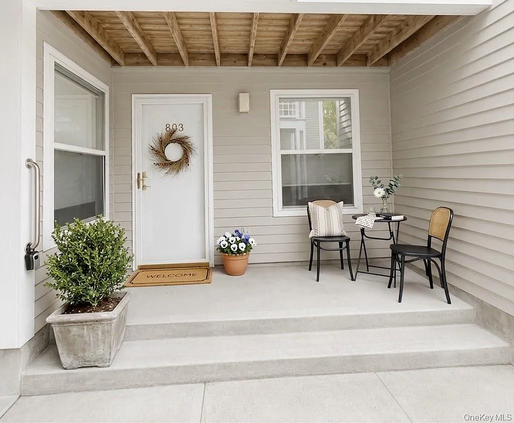 3 bed, 2.0 bath, 1436 sqft, $3,175 — Photo 1