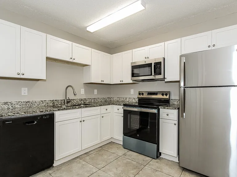 428 Willow Ln — Photo 8