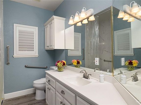 4th image of 620 Lake View Dr