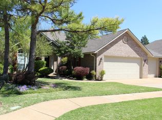 1801 Del Simmons Dr, Edmond, OK 73003