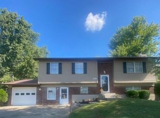 1433 Crestview Dr, Radcliff, KY 40160