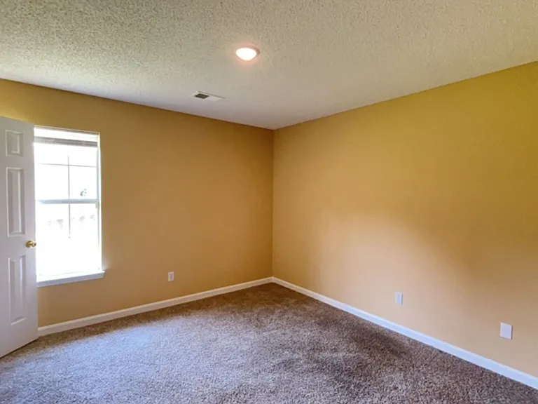 5554 Steffani Dr — Photo 5