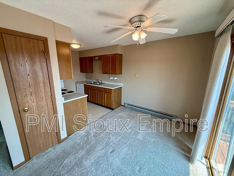 2 bed, 1.0 bath, 850 sqft, $895 — Photo 3