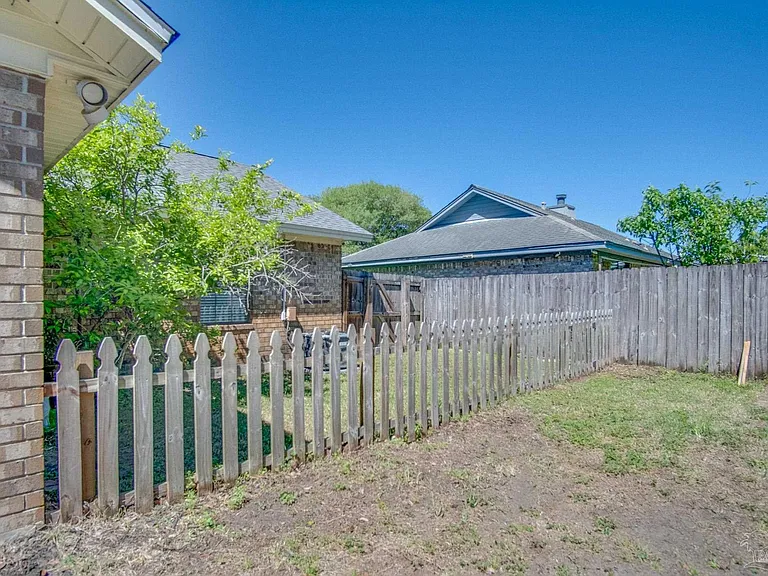 7667 Old Hickory Dr — Photo 36