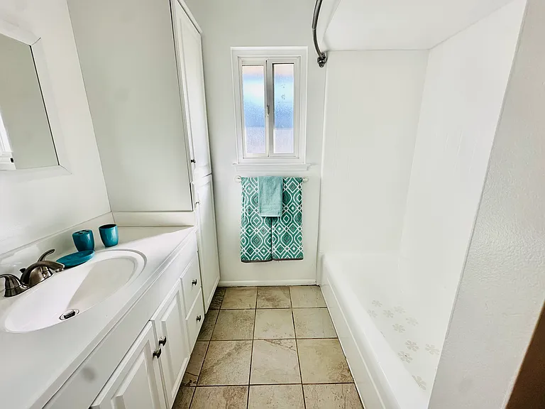 1175 Beechwood St — Photo 5
