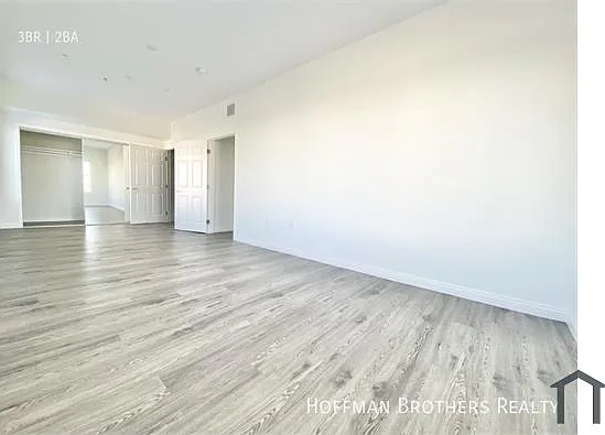 4655 Maplewood Ave #304 — Photo 11