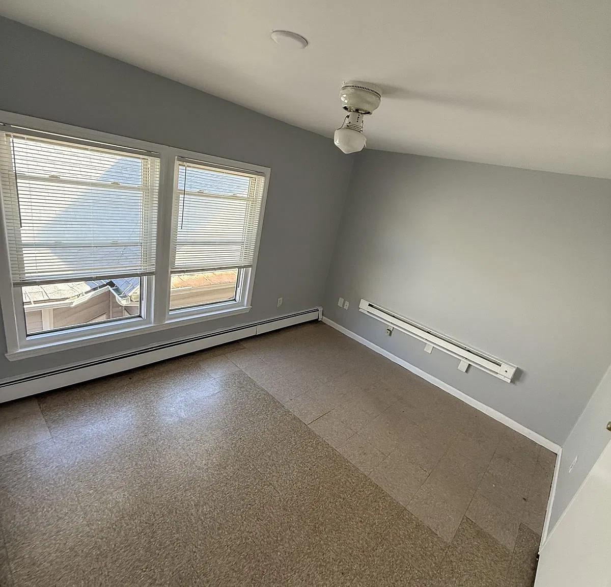 1 bed, 200 sqft, $700 — Photo 2