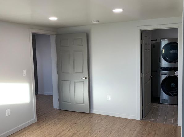 1201 E Fallbrook St #B