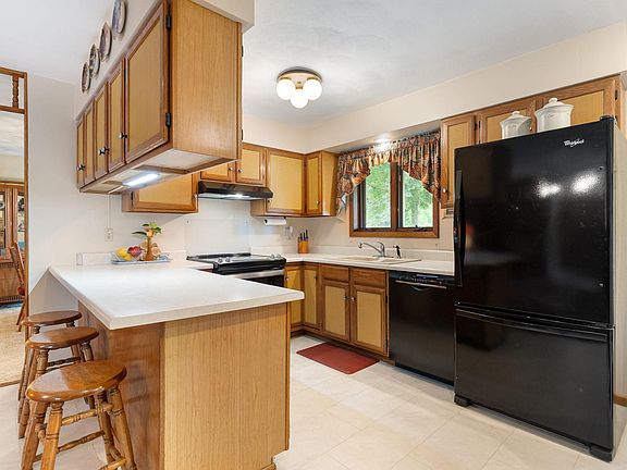 4th image of 545 Crestview Ln NE