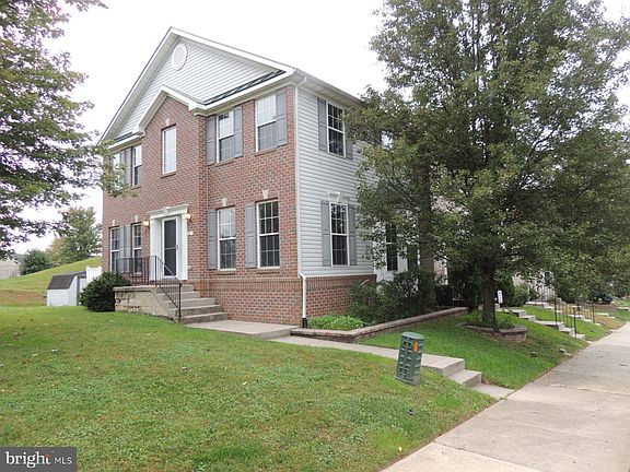 2nd image of 219 Mary Jane Ln