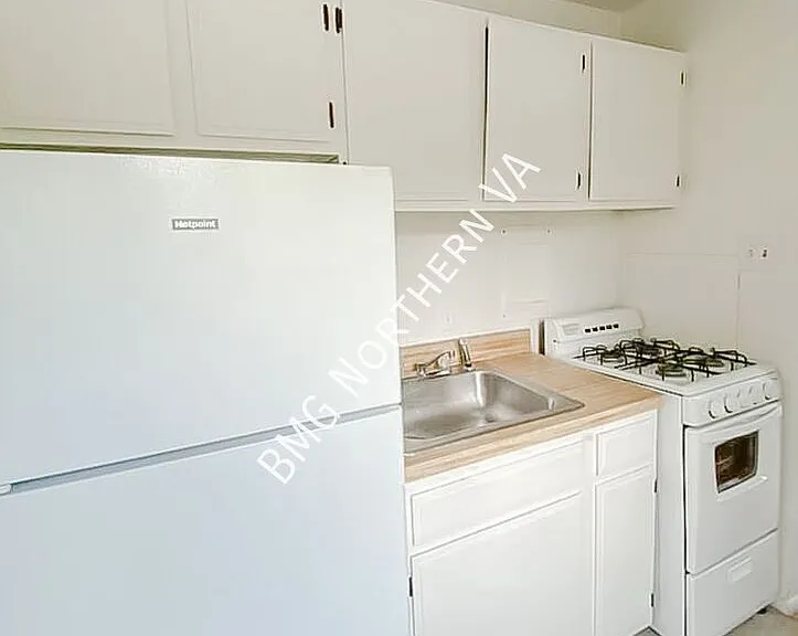 4570 Macarthur Blvd NW #202 — Photo 7