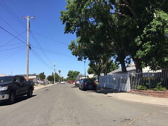 4th image of 7000 Carnation Ave #7002