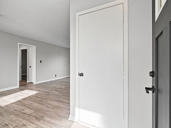 4th image of 802 Knox Ln