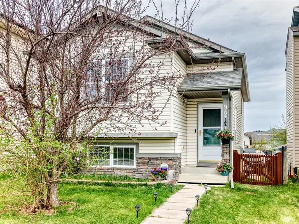 92 S Everstone Rise SW, Calgary, AB T2Y 4J8