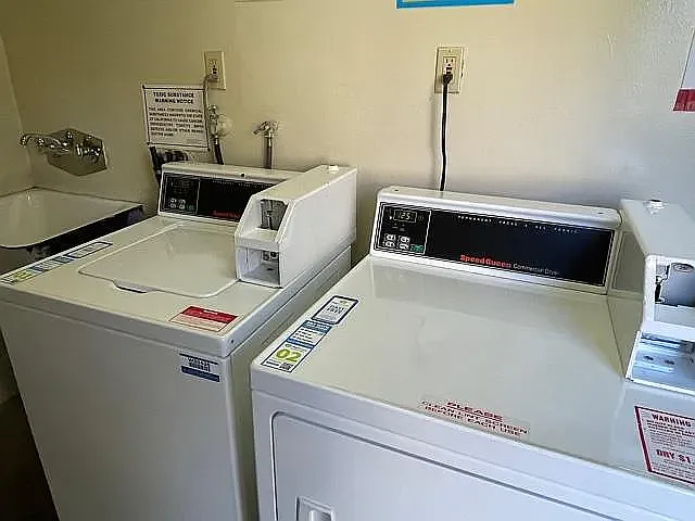 567 N Holliston Ave #1 — Photo 3