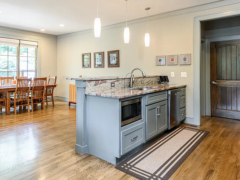 414 Stratford Rd — Photo 4
