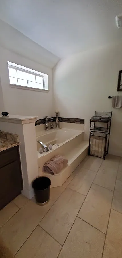 3 bed, 2.5 bath, 2119 sqft, $2,495 — Photo 3