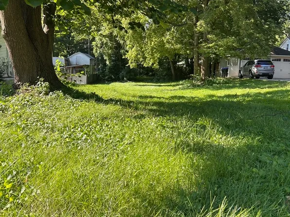 909 E Chestnut St, Bloomington, IL 61701